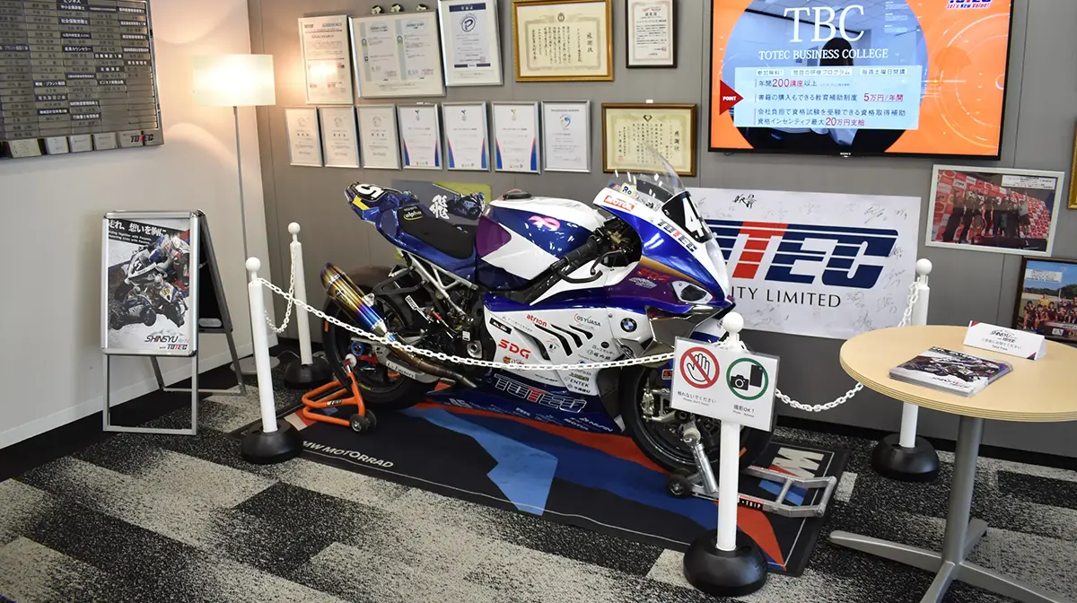 名古屋本社ロビーにて信州連バイク展示スタート！